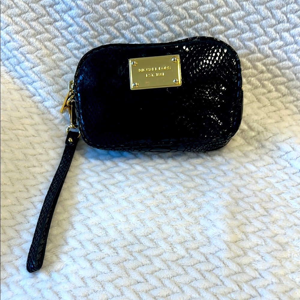 Michael Kors Black Snakeskin Exterior Women's Wristlet Clutch Gold Tone Accents
